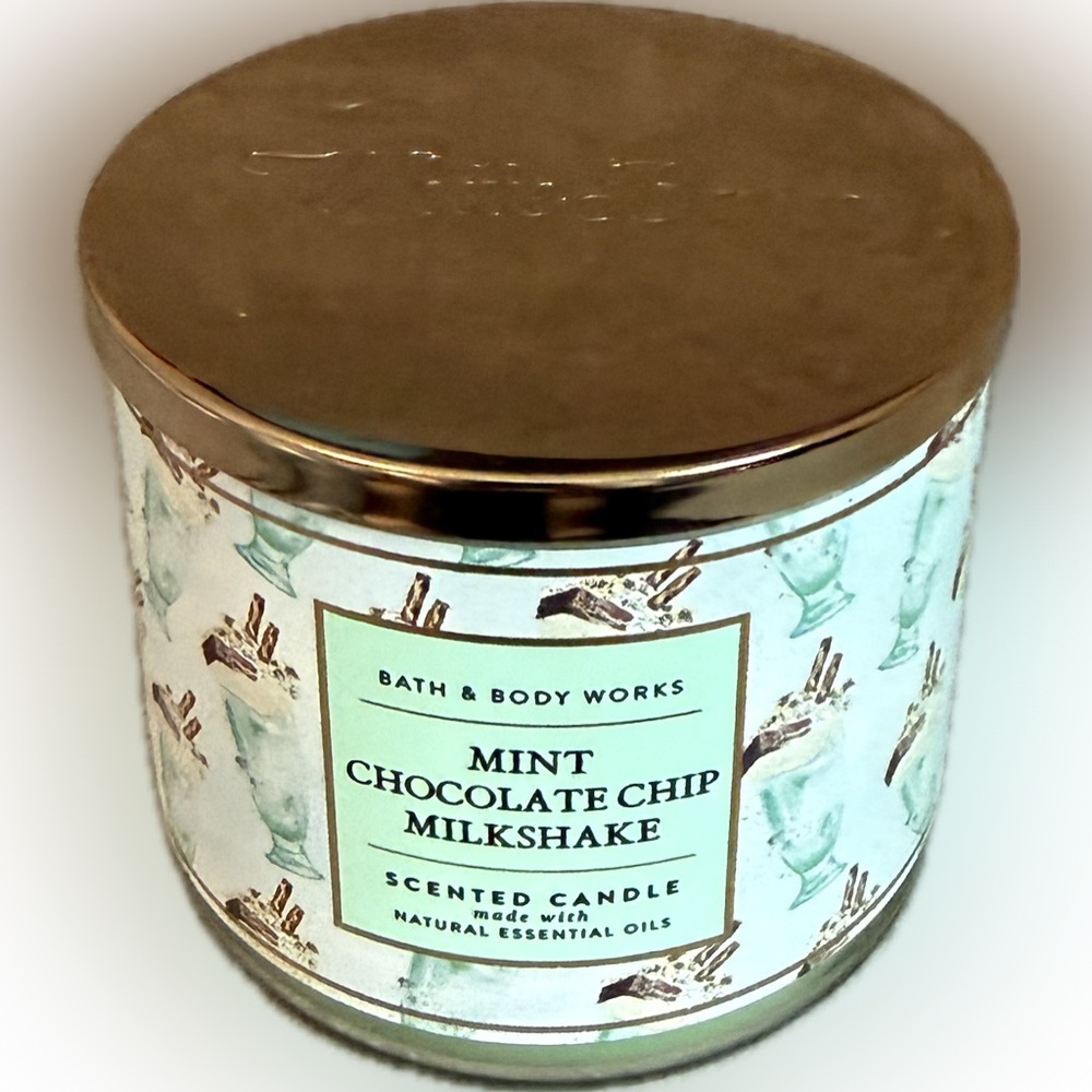 BATH AND BODY WORKS Mint Chocolate Chip Milkshake 3-Wick Candle - Picture 4 of 6